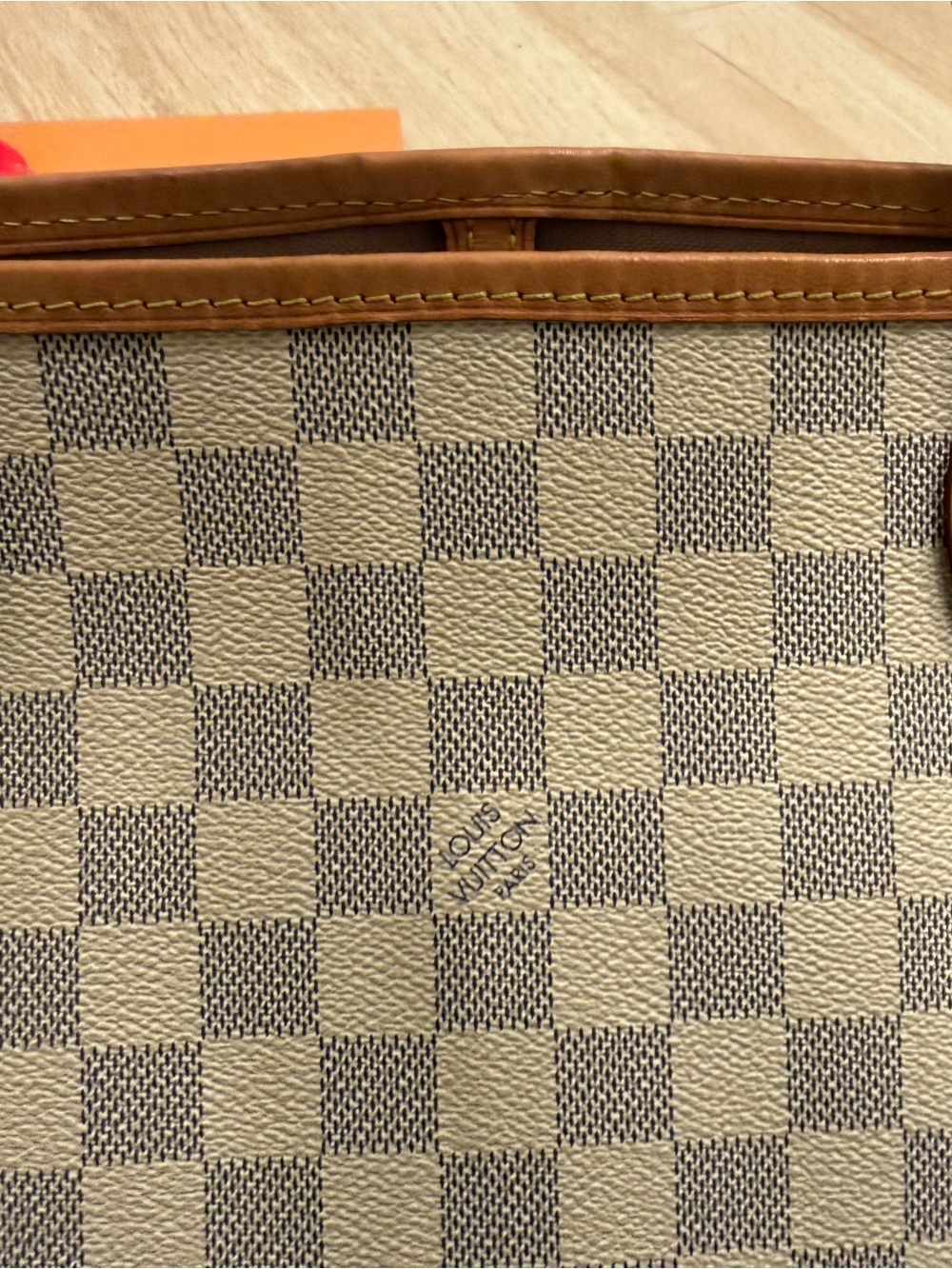 Louis Vuitton Neverfull MM - Picture 8 of 16